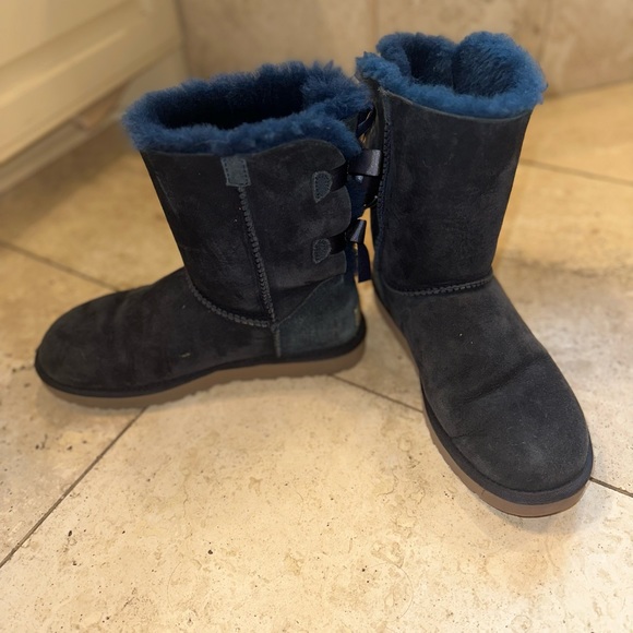 Ugg Bailey Bow Women’s Fur Ankle Boots Navy Blue 9 - Picture 3 of 10